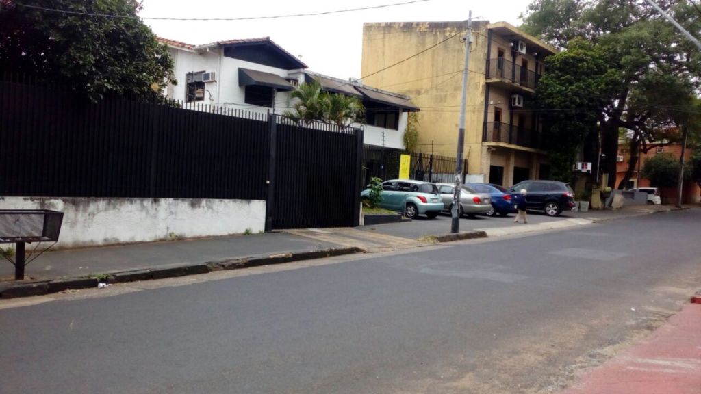 VENDO PROPIEDAD de 832 M2!!!! 26 X 32 DE TERRENO IDEAL PARA CONSTRUIR EDIFICIO 10 PISOS — foto 2