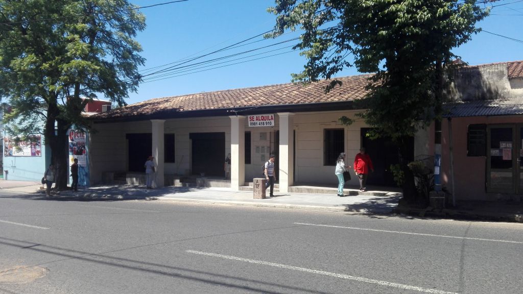 San Lorenzo. Alquilo salones comerciales. Centro — foto 2