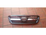 Vendo Parrilla frontal para Hilux 2007