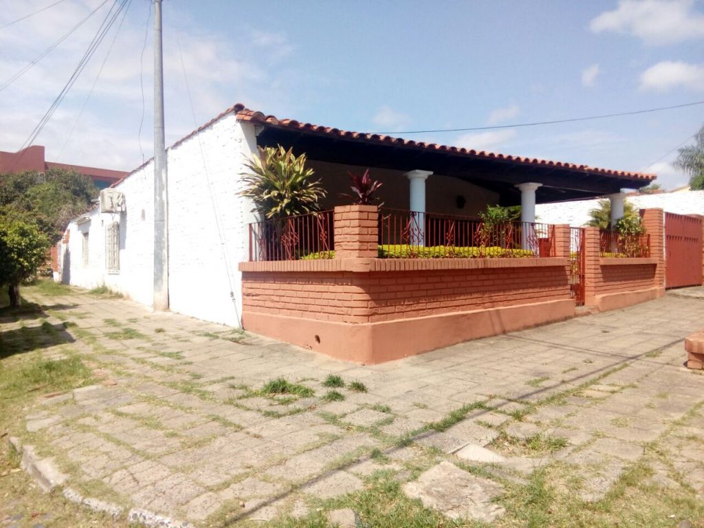 VENDO CASA EN BARRIO STMA. TRINIDAD — foto 2