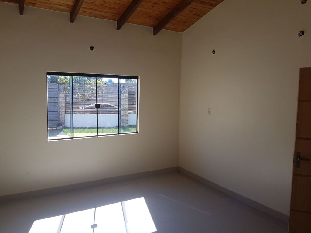 Cambio una Casa Zona Hernandarias por un Tracto Camión con Carreta, — foto 3