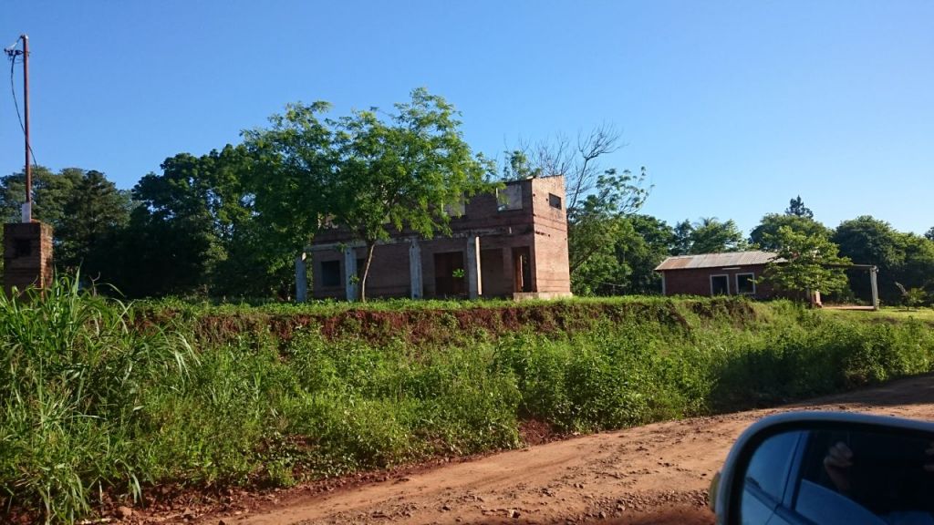 Por mudanza vendo Esquina Comercial en Hohenau Itapua — foto 2