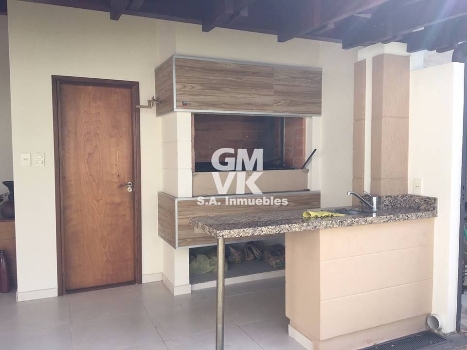 VENDO HERMOSA CASA EN BARRIO MCAL ESTIGARRIBIA – SOBRE FACUNDO MACHAIN — foto 3