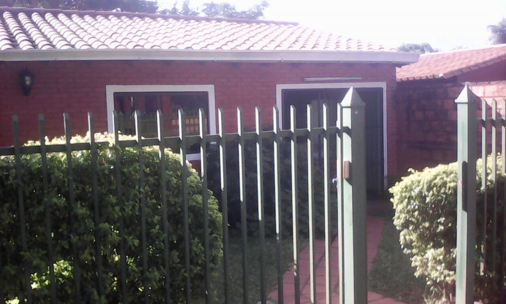 VENDO CASA SEMI-NUEVA EN LUQUE — foto 3