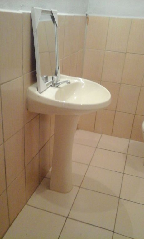 UNA CUADRA DEL PALACIO DE JUSTICIA. SAJONIA — foto 2