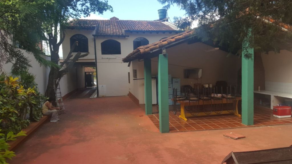 VENDO LUJOSA CASA en Encarnación — foto 2