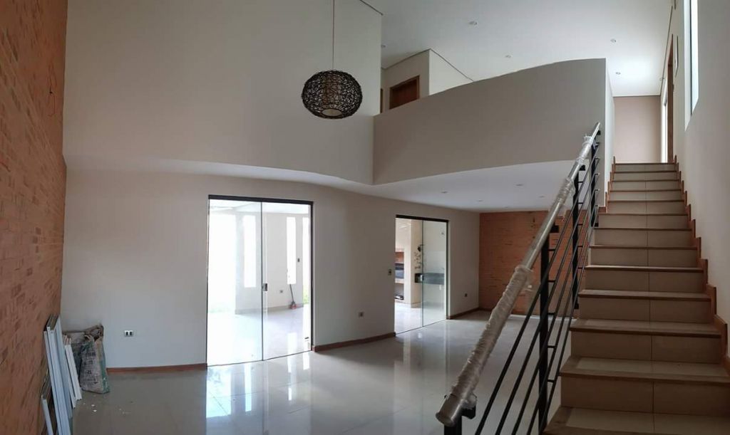 EN VENTA LUJOSAS CASAS PAREADAS EN LA MEJOR ZONA CERCANO AL CIT (6 cuadras), ZONA ALTA. — foto 3