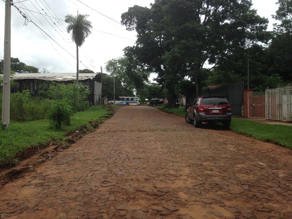 Vendo dos terrenos juntos. Superficie de 384m2 cada lote. 12 mts de frente y 32 de fondo cada uno — foto 2