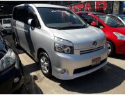 VENDO TOYOTA VOXY REC IMPORT - AÑO 2007 - NAFTERO FULL EQUIPO - OFRECE ANTAR AUTOMOTORES - TR CON AUGUSTO CENTURION PARA MAS INFO