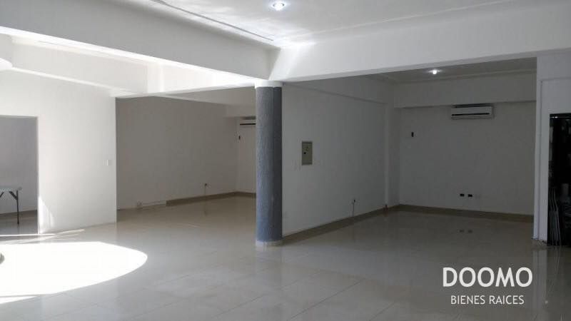 SE ALQUILA!!! ELEGANTE OFICINA DE 180 M2.!!! UBICACION ESTRATEGICA A PASOS DE MARISCAL LOPEZ Y MADAME LYNCH.!! — foto 2
