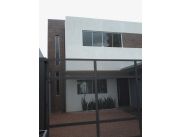ALQUILO DUPLEX ZONA BARRIO MBURUCUYA