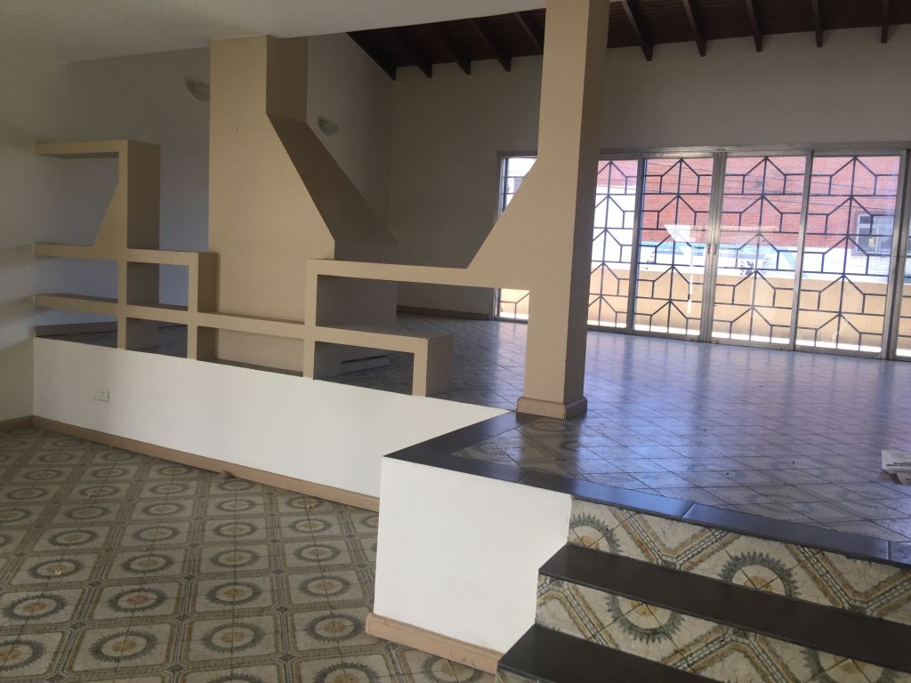 CASA RECIEN REFACCIONADA (BARRIO JARA) — foto 2