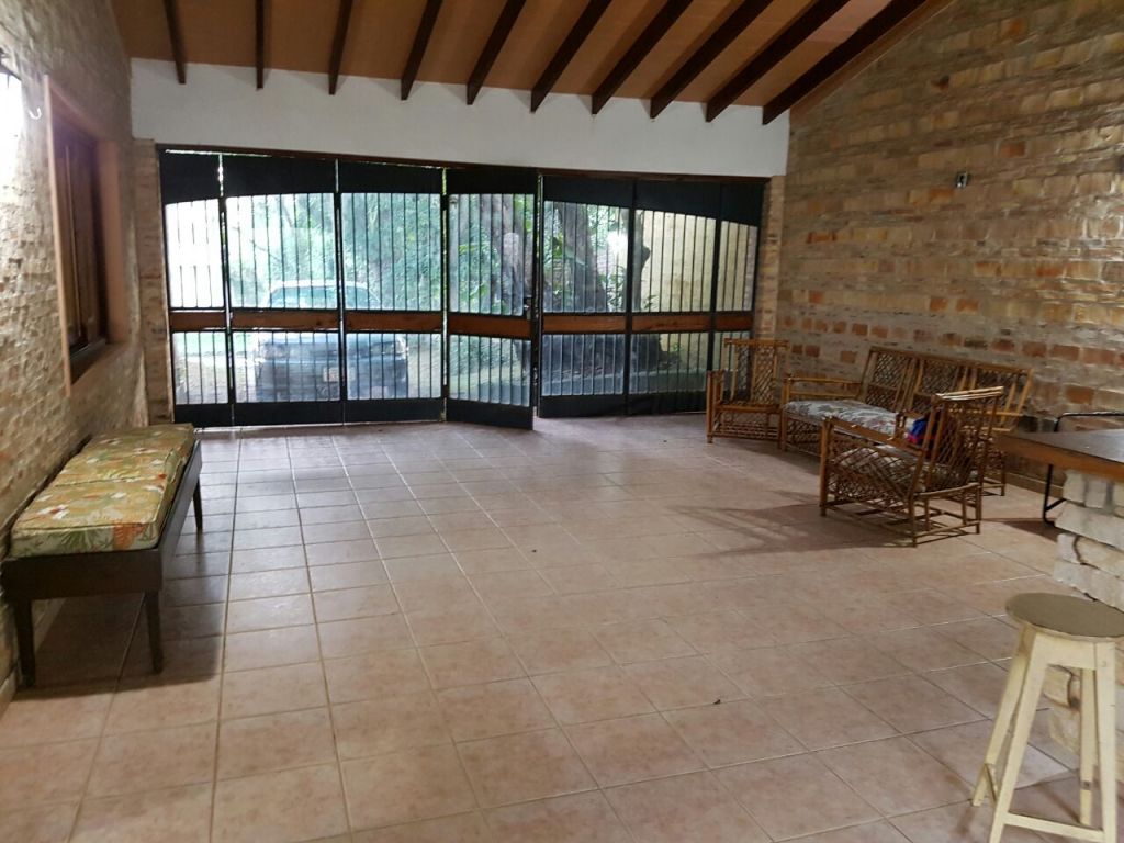 Vendo casa San Bernardino a 1 cuadra de la Petrobras. — foto 2