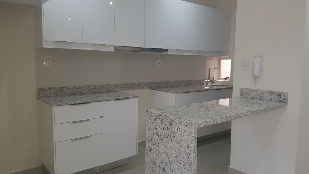 OFERTA! DEPARTAMENTO DE 2 DORMITORIOS CON COCHERA A ESTRENAR ZONA AVDA. PERON — foto 3