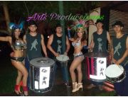 Show de batucada con bailarinas