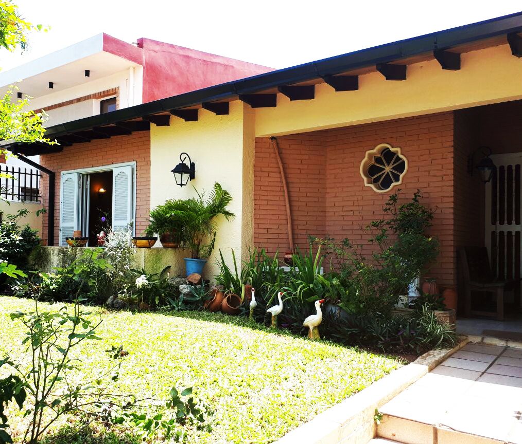 Casa - Barrio: Vista Alegre - Lambare — foto 2