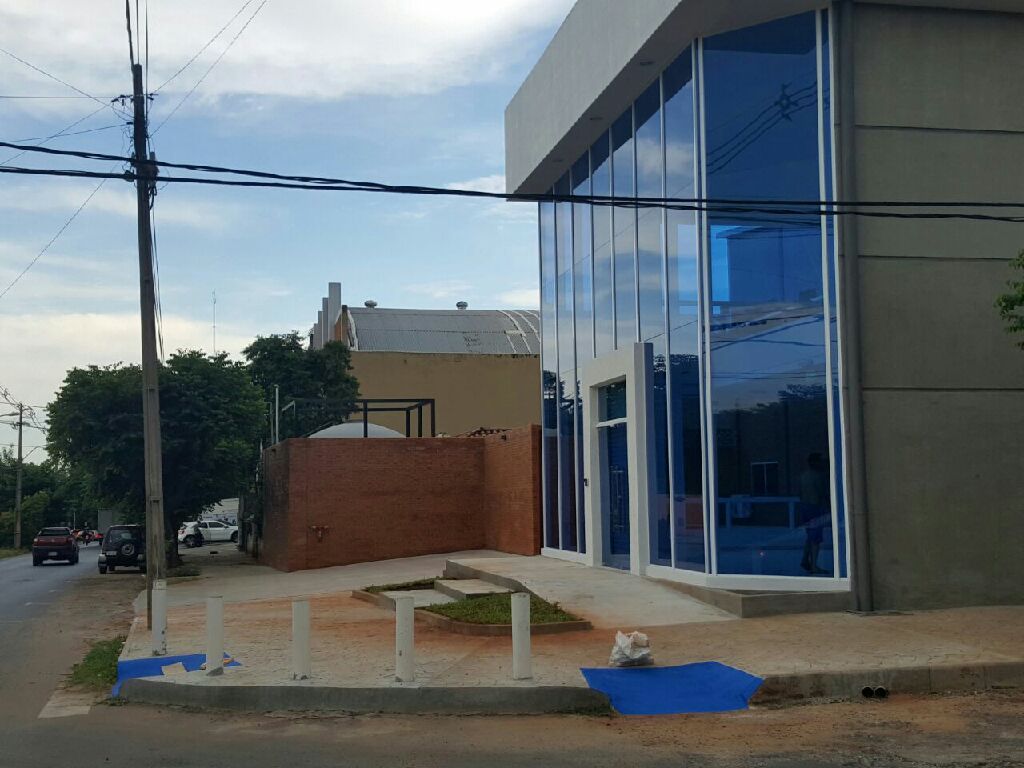 VENDO DEPÓSITO CON SHOWROOM A ESTRENAR — foto 3