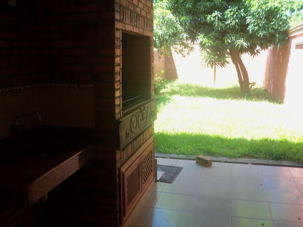 ELEGANTE DUPLEX DE 2 PL 3 DORMITORIOS PATIO Bº MBURUCUYA — foto 2