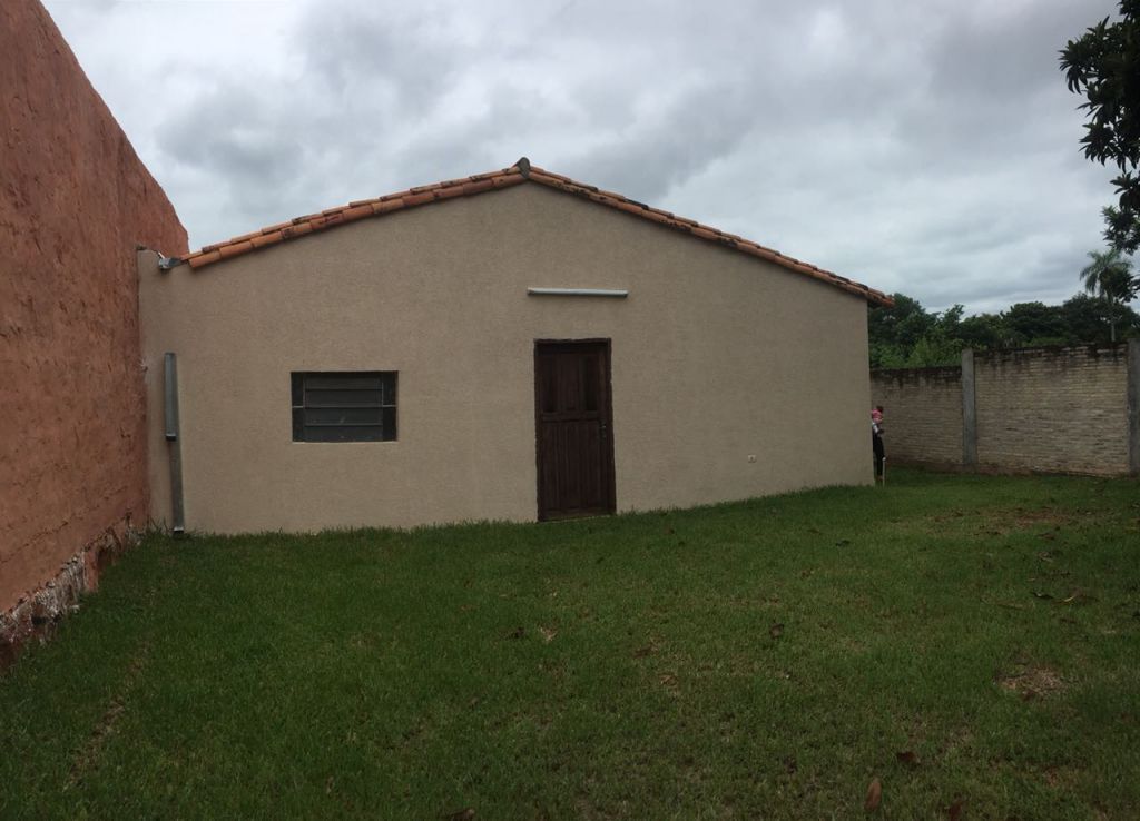 Vendo Casa en la Cuidad de Ñemby a tres cuadras del Acceso Sur. — foto 2