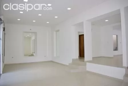 ALQUILER DE MODERNO SALÓN COMERCIAL UBICACIÓN CENTRICA — foto 3