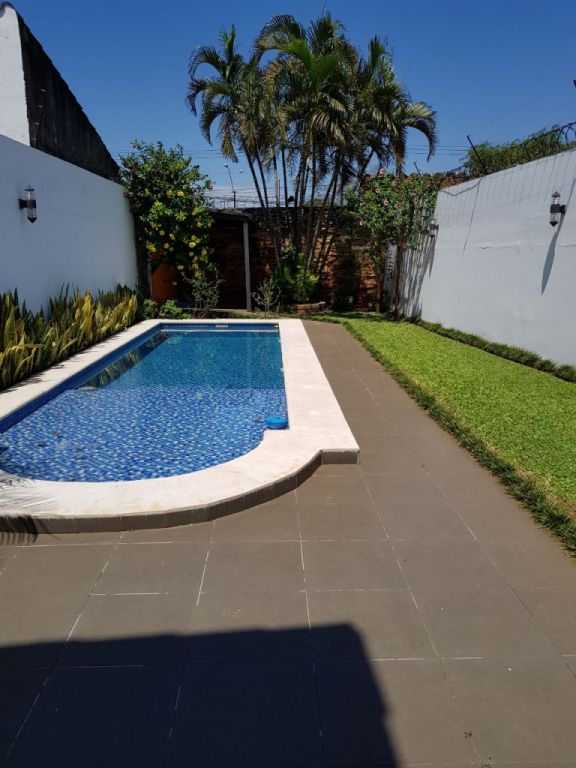 Fdo Zona Norte a 1 cuadra de Mcal Lopez Hermosa Casa — foto 3