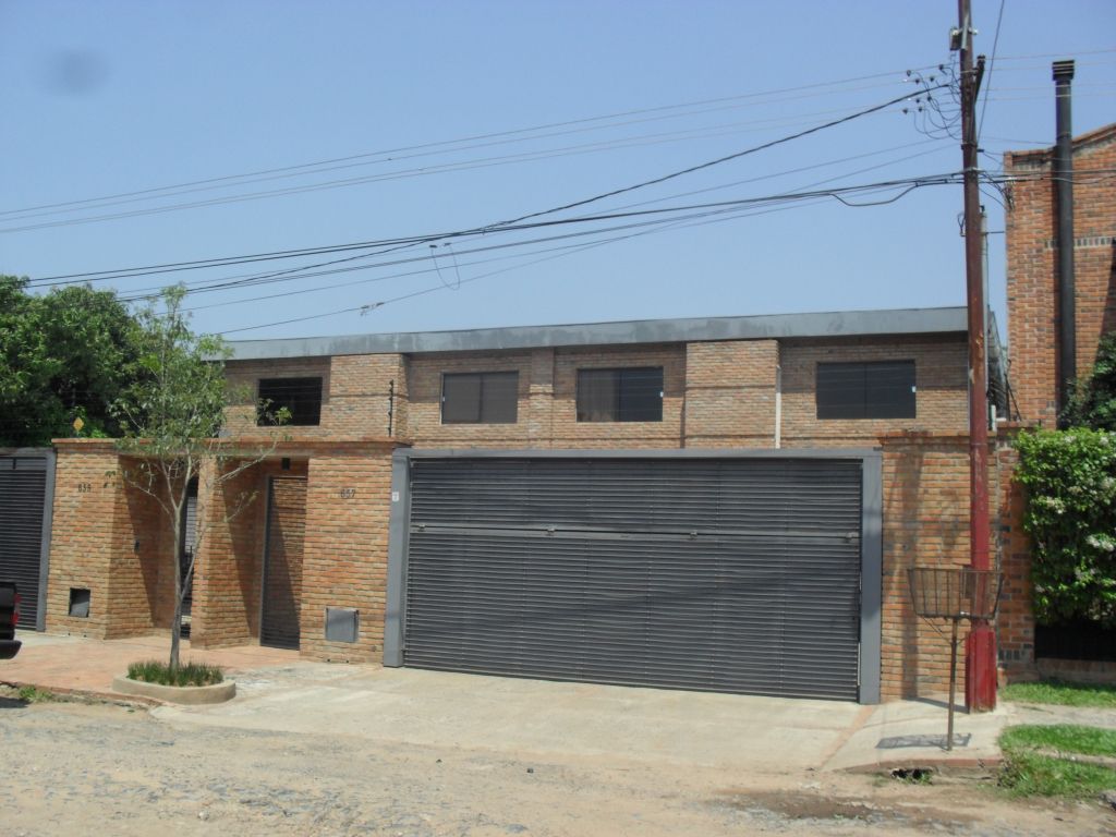 CASAS PAREADAS EN BARRIO PREMIUM DE ASUNCION — foto 2