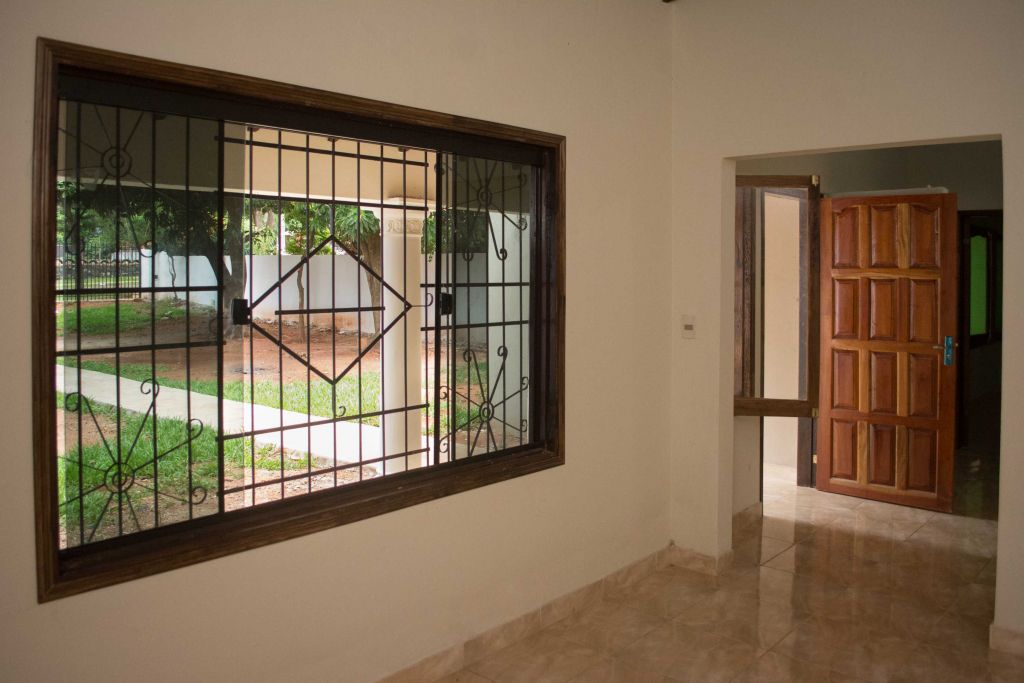 VENDO RESIDENCIA EN ÑEMBY — foto 2