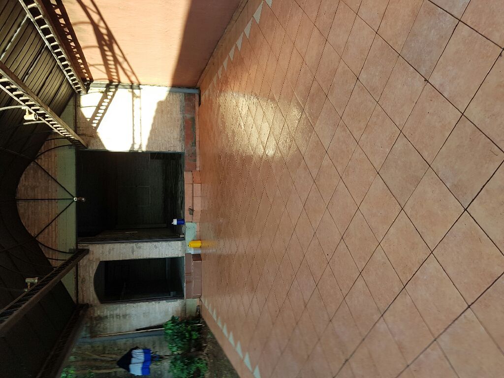 Alquilo casa con deposito para oficina — foto 2