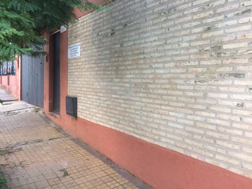 VENDO CASA EN ASUNCIÓN. AL COSTADO DE LA PLAZA CARMEN DE LARA BARRIO SAN PABLO. — foto 2