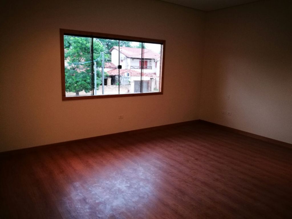 HERMOSA CASA A ESTRENAR 4 DORM. CPISICINA. BARRIO HERRERA — foto 2