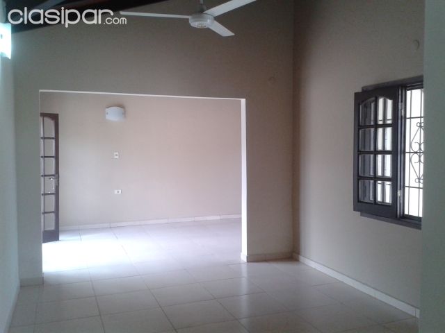 ALQUILO CASA. ZONA CIT, COLEGIO TRINITY, LUQUE. — foto 3