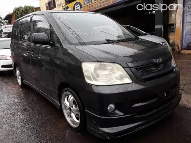 Toyota Noah 2003 - foto 2