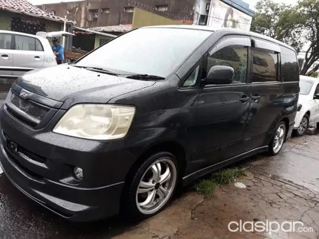 Toyota Noah 2003 — foto 4