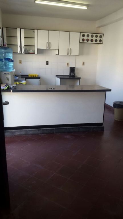 Sajonia: Inmueble en ESQUINA a 2 cuadras de la Facultad de FILOSOFIA — foto 2