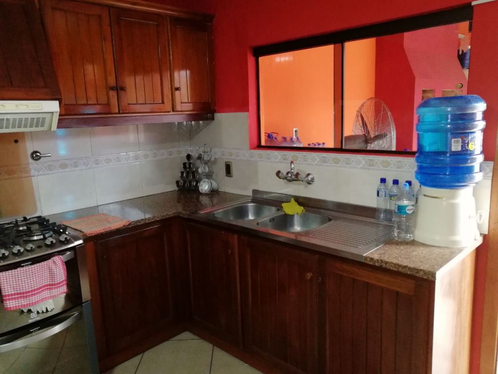 VENDO CASA CON SALÓN COMERCIAL — foto 2