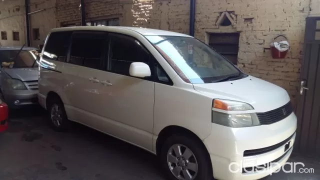 Toyota Noah 2004 - foto 2
