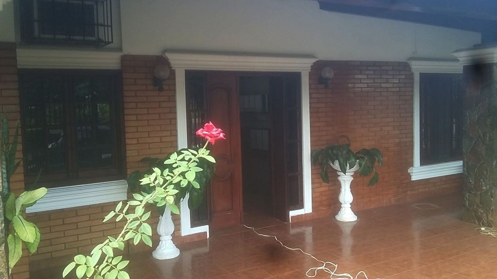 Casa a metros del Nuevo Hospital del IPS en Fernando de la Mora — foto 3