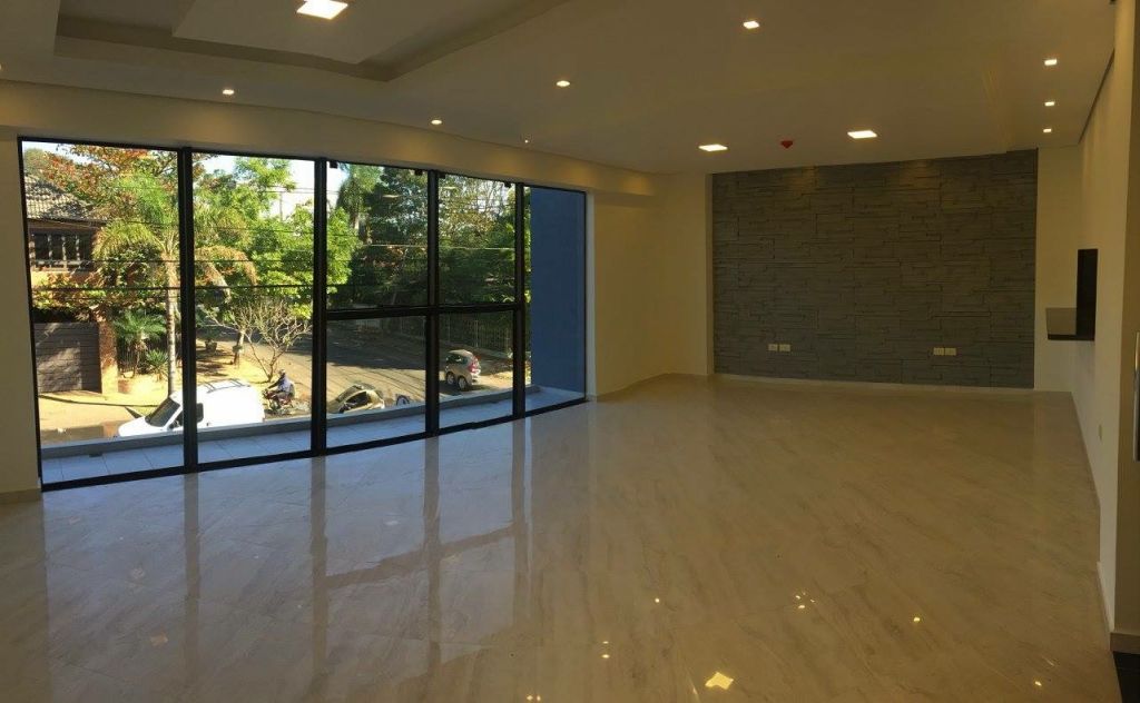 HERMOSO TRIPLEX EN ESQUINA. B° LOS LAURELES — foto 2
