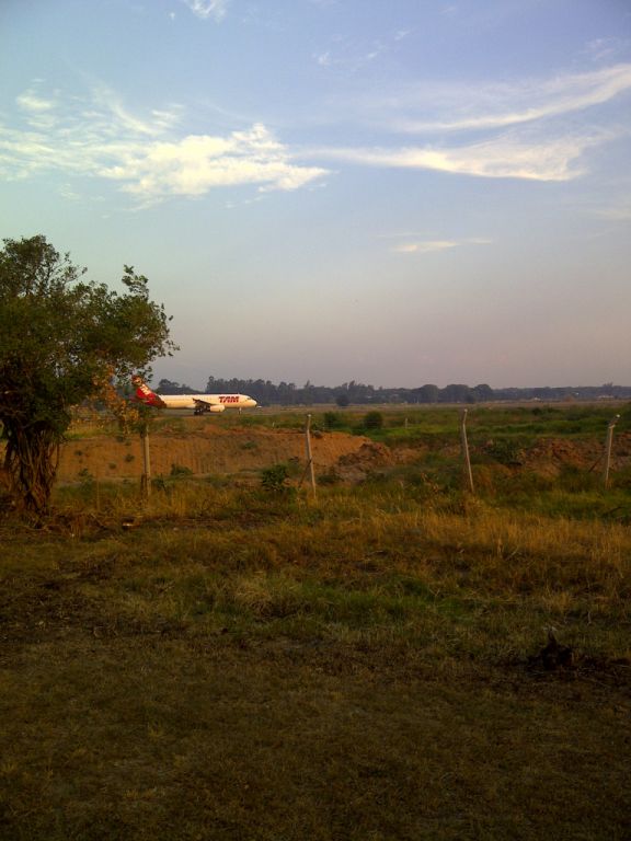 TERRENO MARIANO ROQUE ALONSO - 4.488 M2 - LINDA CON EL AEROPUERTO SILVIO PETTIROSSI. — foto 2