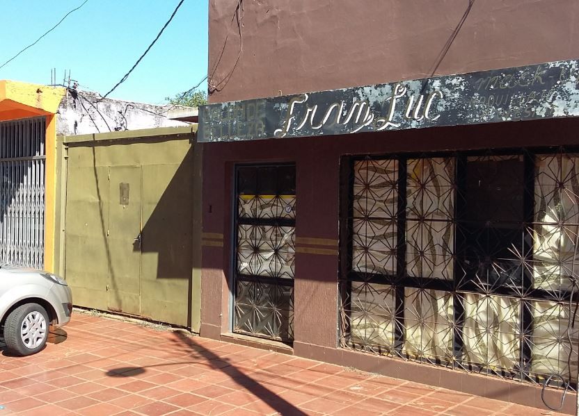 INMUEBLE CON UNA CASA Y 2 SALONES COMERCIALES, Superficie: 473,64 m2. — foto 2