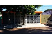 INMUEBLE CON UNA CASA Y 2 SALONES COMERCIALES, Superficie: 473,64 m2.