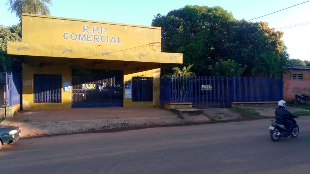 AMPLIO SALON COMERCIAL CON VIVIENDA DISPONIBLE EN ALQUILER EN CURUGUATY!!!! — foto 2