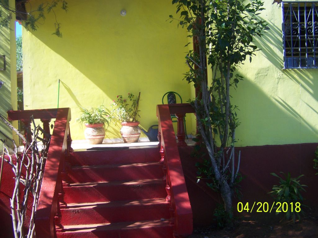 vendo hermosa casa directamente ruta 6. 25 km de centro de Encarnacion — foto 2
