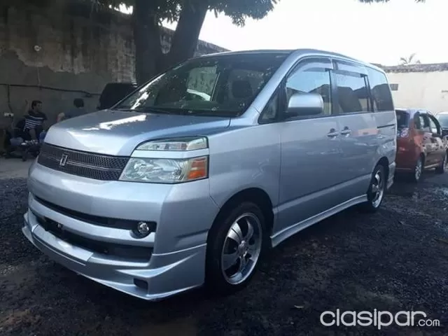 Toyota Noah 2005 - foto 2