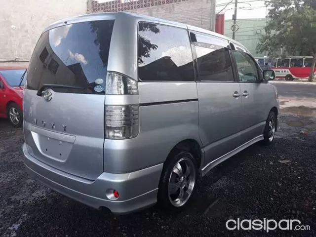 Toyota Noah 2005 — foto 4