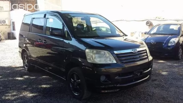 Toyota Noah 2003 — foto 3