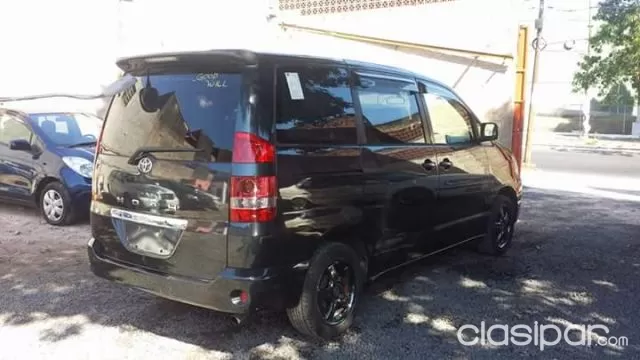 Toyota Noah 2003 — foto 4