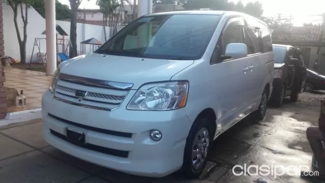 Toyota Noah 2005 - foto 2