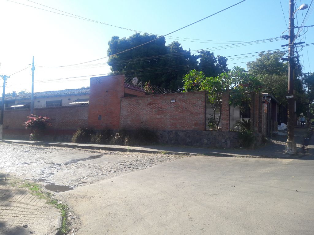 VENDO RESIDENCIA SOBRE AVENIDA SANTISIMA TRINIDAD — foto 2