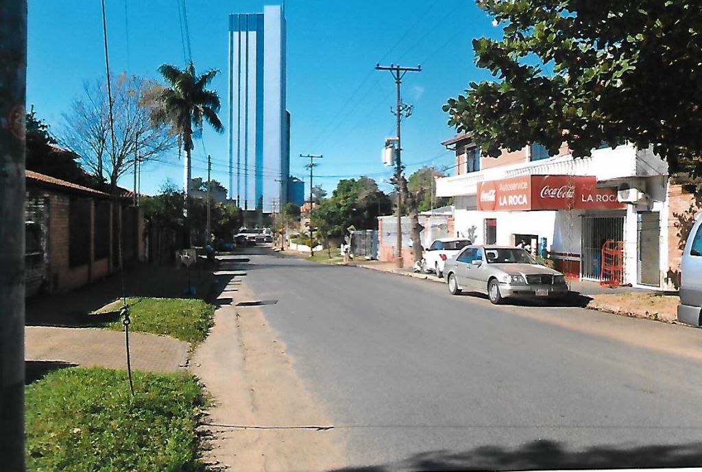 VENDO RESIDENCIA EN ASUNCIÓN — foto 2